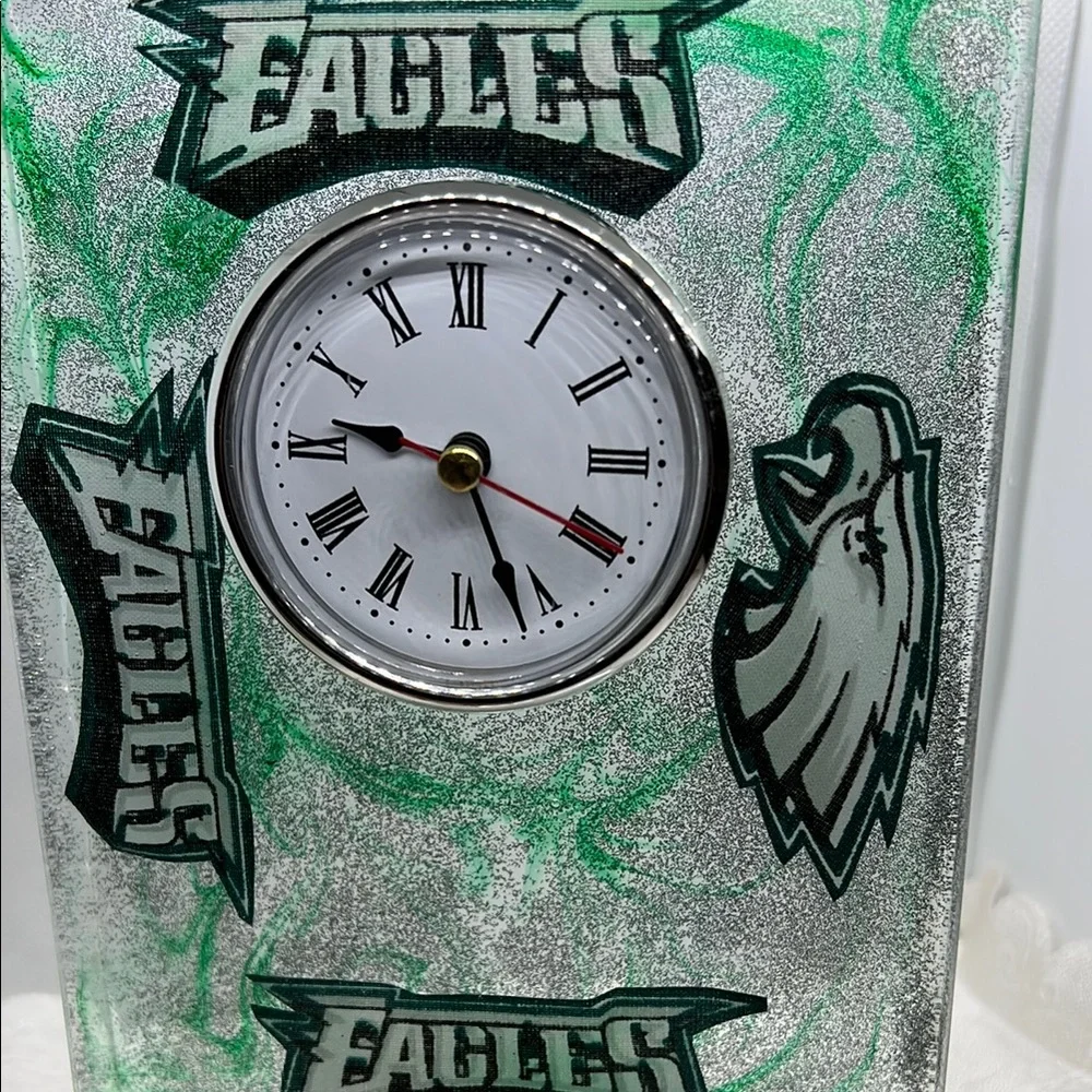 Green and Silver Decorative Clock - Picture 7 of 12